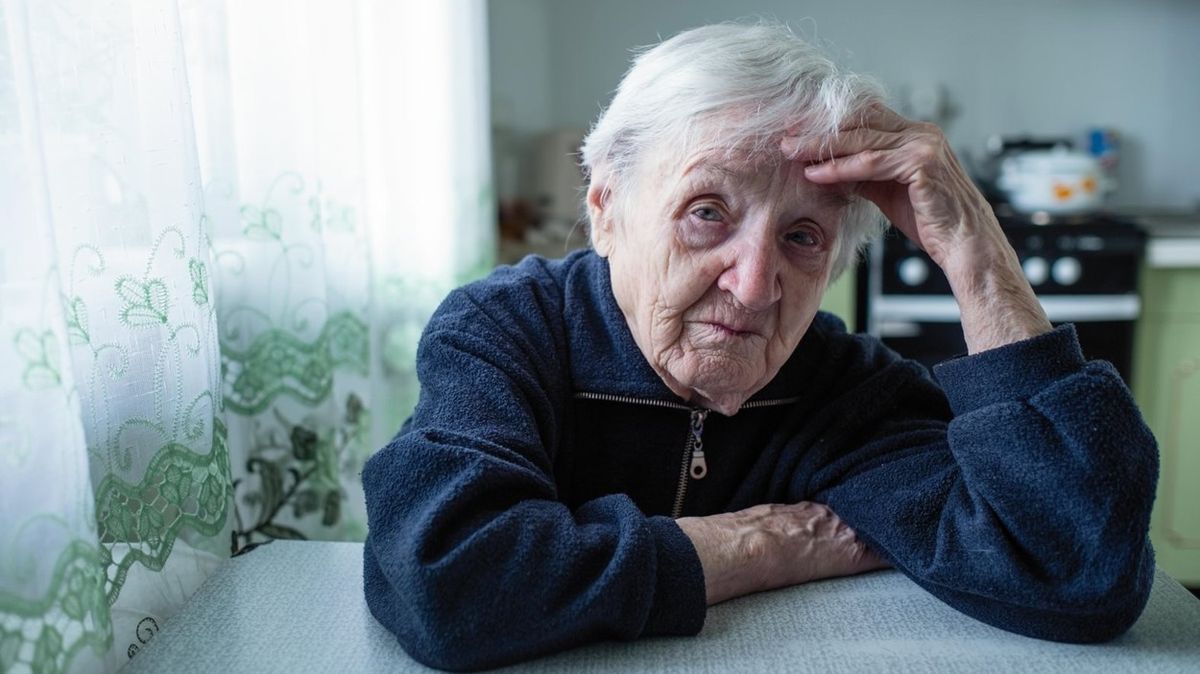 Každý den volejte osamělým prarodičům, jsou nejohroženější